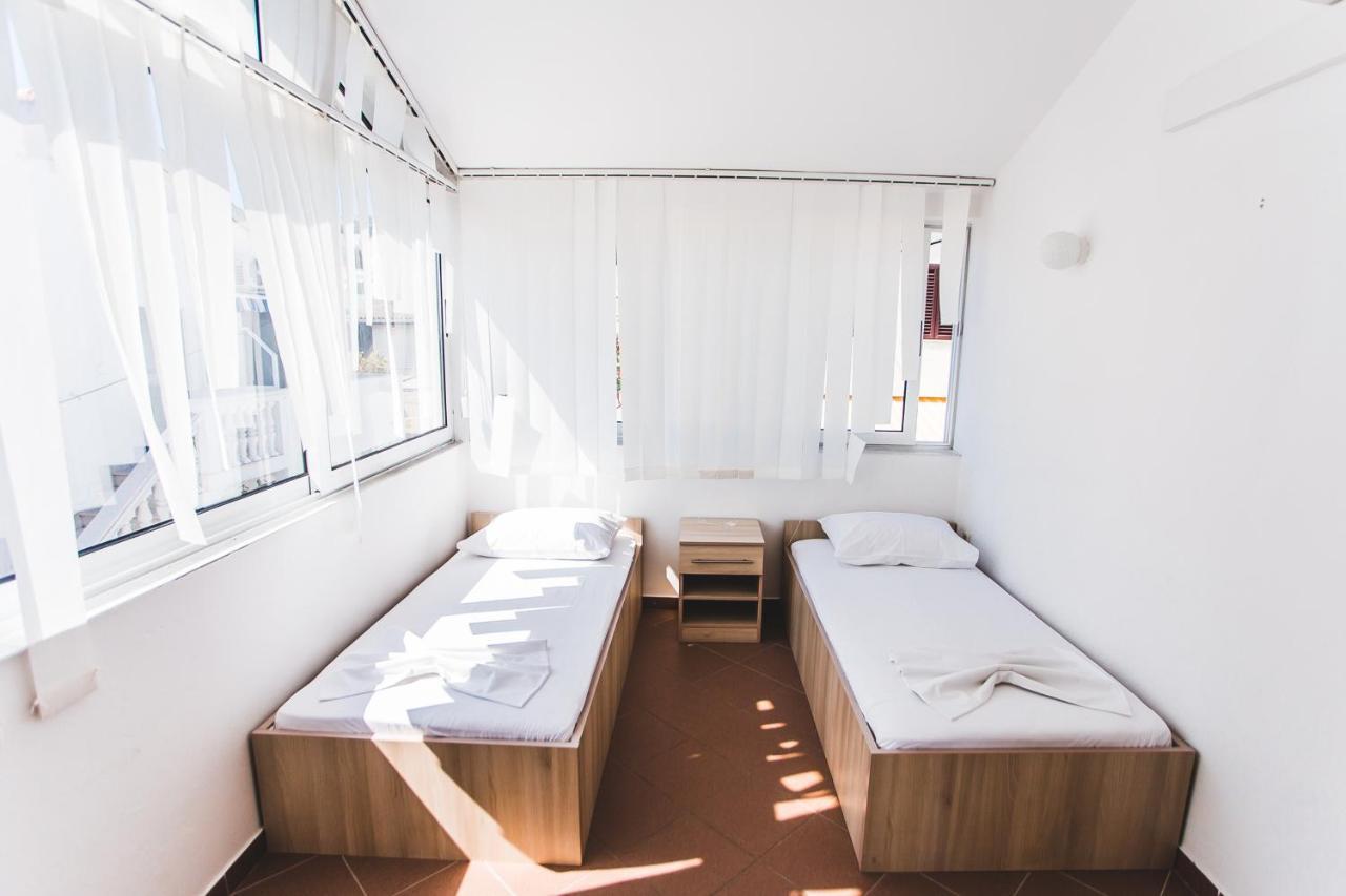 Apartmani Males Rogoznica  Exterior photo