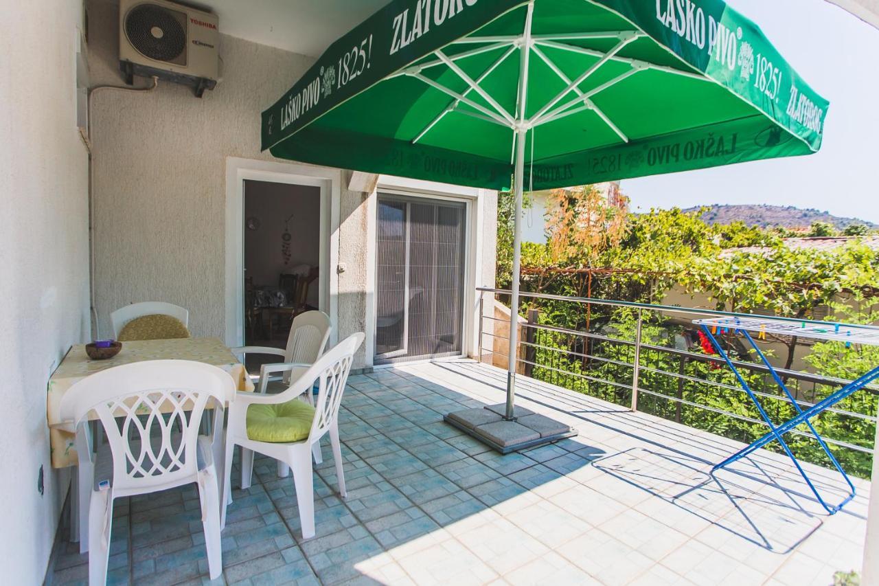 Apartmani Males Rogoznica  Exterior photo